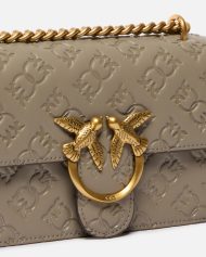 Μικρή τσάντα χιαστί Love Bag με εσώγλυφο λογότυπο - Μπεζ