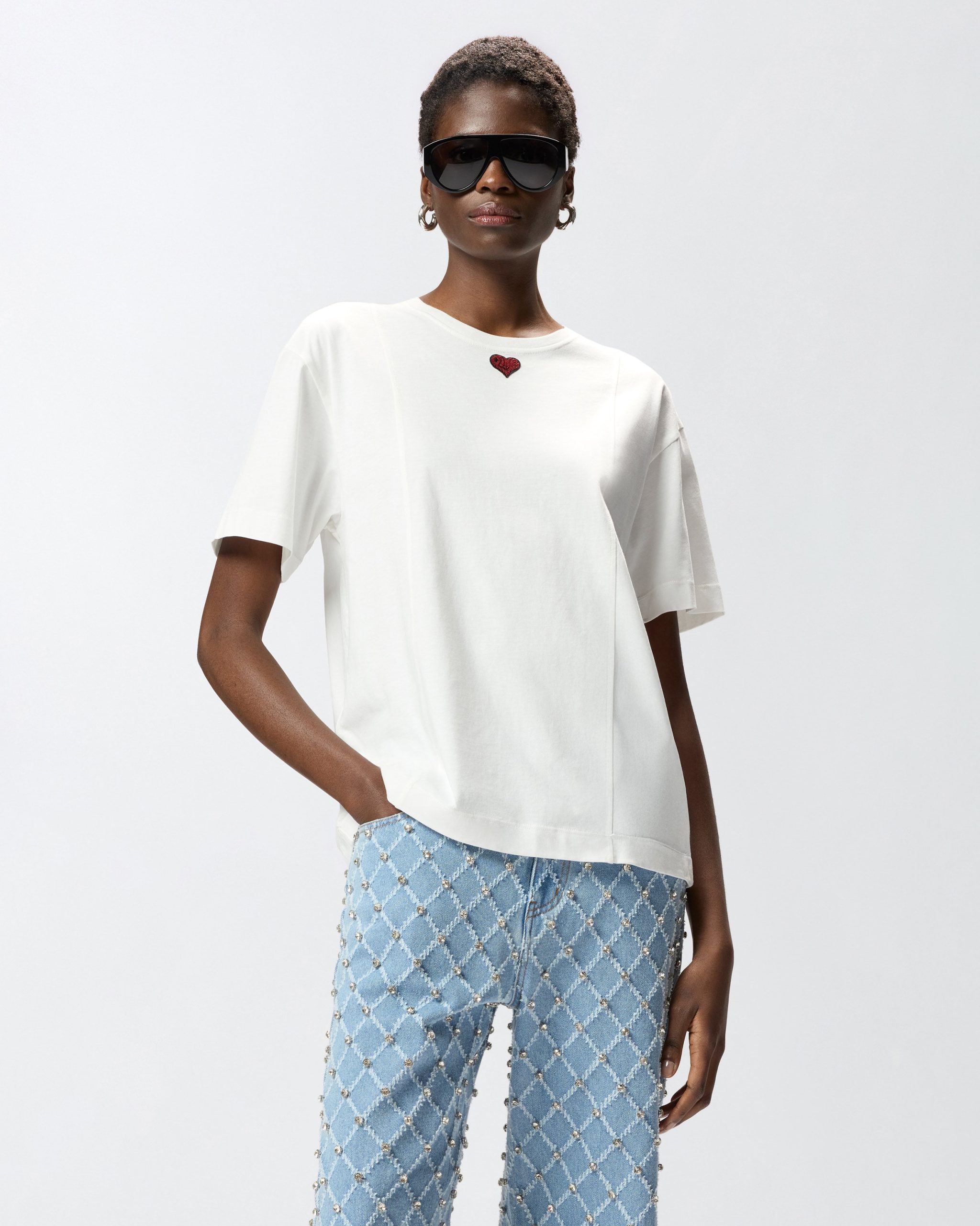 T-shirt με κεντημένη καρδιά - Λευκό