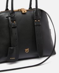 Καθημερινή τσάντα μεσαίου μεγέθους από απαλό δέρμα μοσχαριού με μεταλλικές λεπτομέρειες - Μαύρο