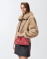 Μικρή δερμάτινη τσάντα ώμου με κορδόνι - Κόκκινο