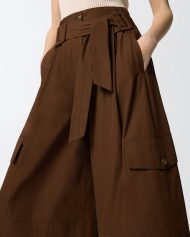 Μακριά βαμβακερή βερμούδα σε χυτή γραμμή - Καφέ