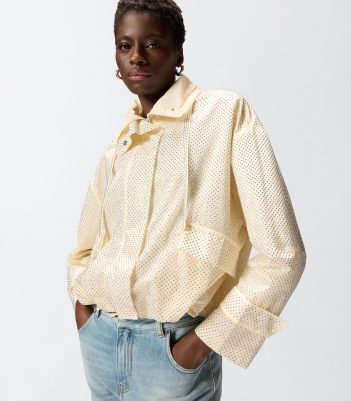 Ελαφρύ μπουφάν με μικρά τρουκς σε όλη την επιφάνεια - Creamy-White