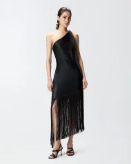 Κοντό σατέν φόρεμα με έναν ώμο και κρόσσια