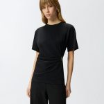 T-shirt με σούρες και χρυσή λεπτομέρεια - Μαύρο